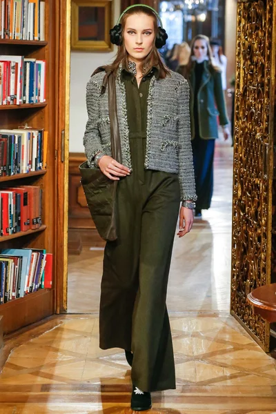 Look 18